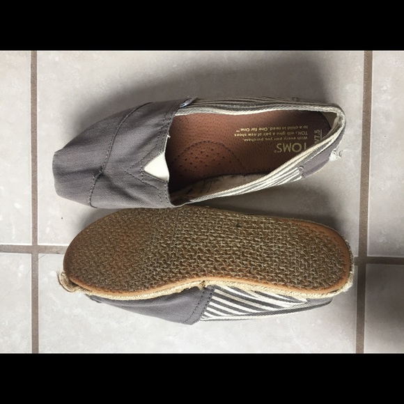 Toms grey canvas slip ons - Picture 2 of 4